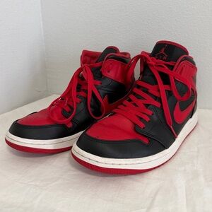 Nike Air Jordan sneakers lace up black and red Men’s size 9